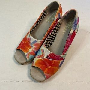 Toms bright floral peep toe wedge heel size 8.5